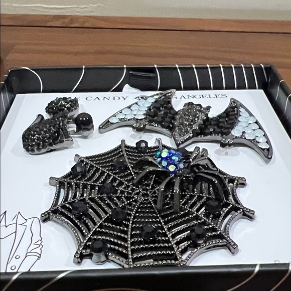 Eye Candy Los Angeles | Halloween Whimsy Brooch Set 🕷️🦇🖤 - Picture 11 of 12